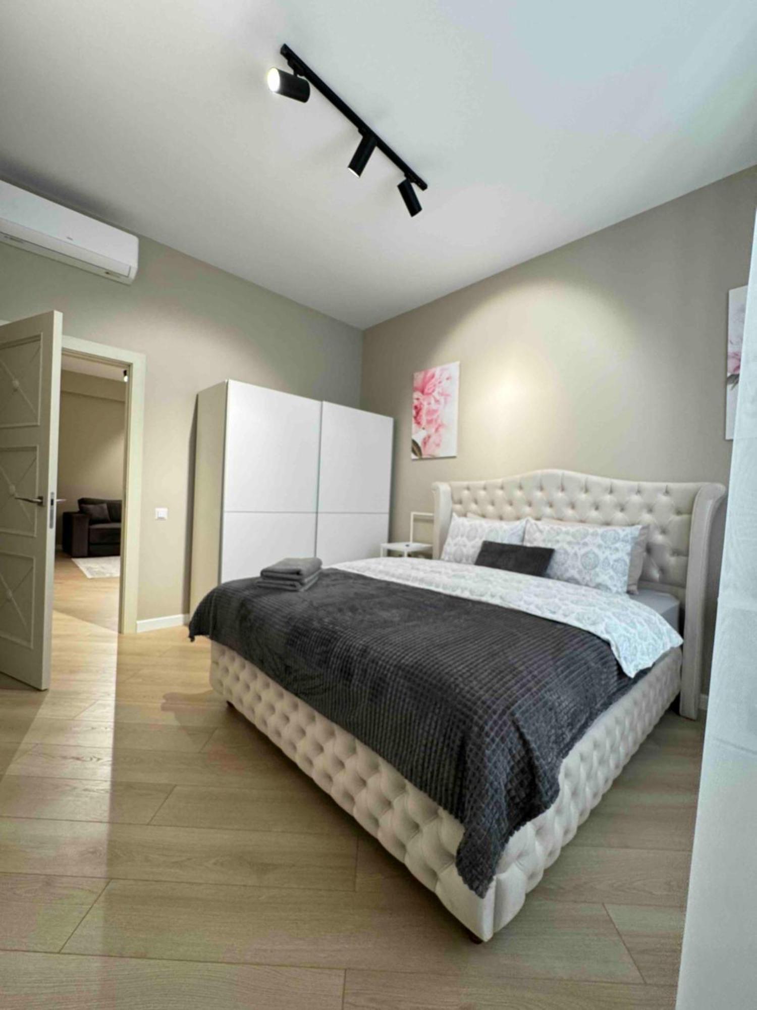 Rentnow Modern Business Apartment With 3 Bedrooms In Centre צ'יסינאו מראה חיצוני תמונה